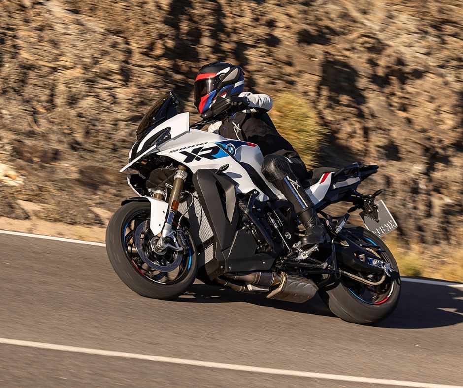 S 1000 XR B M W Moto da touring sportiva e agile adatta ai viaggi S 1000 XR B M W Moto da touring sportiva e agile adatta ai viaggi